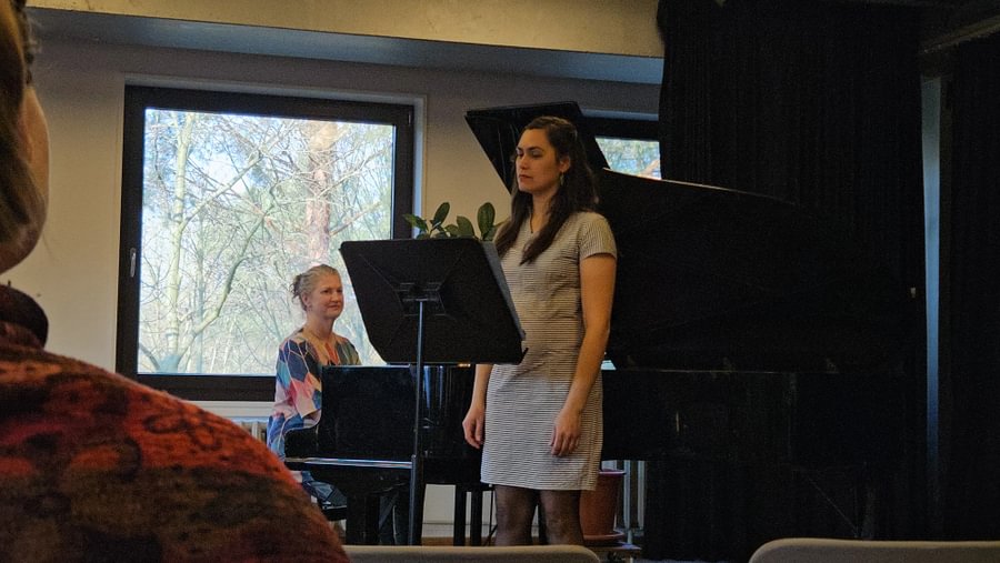 Swigger accompanies Frances Falling singing a lied in Berlin.
